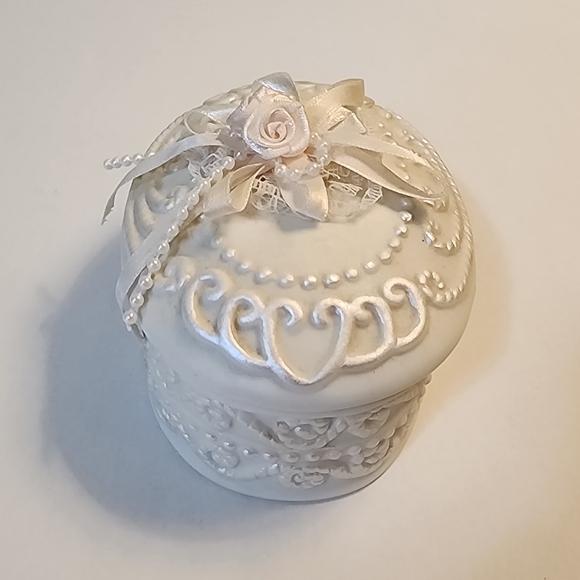 Porcelain Decorated Trinket Jewelry Box  3" Tall  4" Wide. - Picture 2 of 12